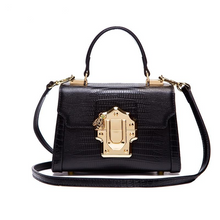 Load image into Gallery viewer, Wİnter Serpentine Lock Handbag