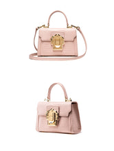 Load image into Gallery viewer, Wİnter Serpentine Lock Handbag